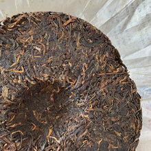 Load image into Gallery viewer, 2010 ChangTai Wei Rong Hao - Qing Chun He” (Harmony Spring) Cake 400g Puerh Raw  - photo 4