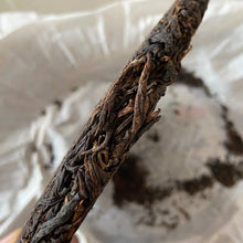 Load image into Gallery viewer, 2010 ChangTai Wei Rong Hao - Qing Chun He” (Harmony Spring) Cake 400g Puerh Raw  - photo 6