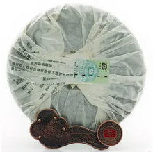 Cargar imagen en el visor de la galería, 2010 DaYi "Meng Hai Zhi Chun" (Spring of Menghai ) Cake 357g Puerh Sheng Cha Raw Tea - King Tea Mall