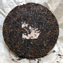 Load image into Gallery viewer, 2010 KingTeaMall Jin Ya Gong (Tribute Golden Bud - Lincang) Cake 357g Puerh Ripe - photo 2