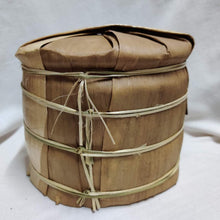 Load image into Gallery viewer, 2010 KingTeaMall Jin Ya Gong (Tribute Golden Bud - Lincang) Cake 357g Puerh Ripe - photo 8