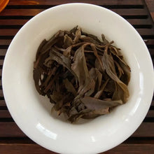 Load image into Gallery viewer, 2010 LaoZhiHao Wu Liang Shan - Lao Shu (Wuliang Mountain - Old Tree) Cake 400g P - photo 12