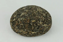 Laden Sie das Bild in den Galerie-Viewer, 2012 LaoManEr "Ban Zhang Tuo Cha" (Banzhang) 250g Puerh Sheng Cha Raw Tea - King Tea Mall