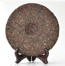 Cargar imagen en el visor de la galería, 2014 ChenShengHao "Ma" (Zodiac Horse Year) Cake 500g Puerh Ripe Tea Shou Cha - King Tea Mall