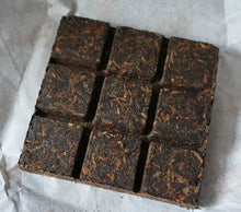 Load image into Gallery viewer, 2014 DaYi "Hu Po Fang Zhuan" (Amber Square Brick ) 100g Puerh Shou Cha Ripe Tea - King Tea Mall