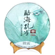 Load image into Gallery viewer, 2014 DaYi "Meng Hai Kong Que" (Peacock of Menghai) Cake 357g Puerh Sheng Cha Raw Tea - King Tea Mall