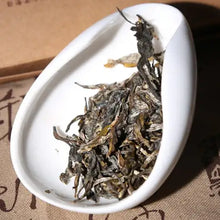 Load image into Gallery viewer, 2015 ChenShengHao "Lao Ban Zhang" (Laoanzhang) Cake 357g Puerh Raw Tea Sheng Cha - King Tea Mall