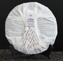 Laden Sie das Bild in den Galerie-Viewer, 2015 DaYi "Gao Shan Yun Xiang " (High Mountain Flavor) Cake 357g Puerh Shou Cha Ripe Tea - King Tea Mall