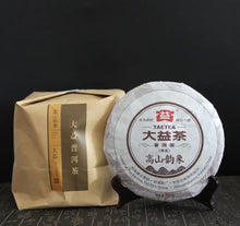 Laden Sie das Bild in den Galerie-Viewer, 2015 DaYi "Gao Shan Yun Xiang " (High Mountain Flavor) Cake 357g Puerh Shou Cha Ripe Tea - King Tea Mall