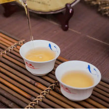 Load image into Gallery viewer, 2015 MengKu RongShi "Ben Wei Da Cheng" (Original Flavor Great Achievement) Cake 500g Puerh Raw Tea Sheng Cha - King Tea Mall