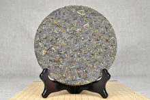 Laden Sie das Bild in den Galerie-Viewer, 2015 XiaGuan "Long Ma" (Spirit) Cake 357g Puerh Sheng Cha Raw Tea - King Tea Mall