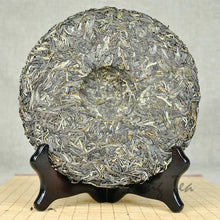 Cargar imagen en el visor de la galería, 2015 XiaGuan "Shang Shan Bing Dao" Cake 357g Puerh Sheng Cha Raw Tea - King Tea Mall