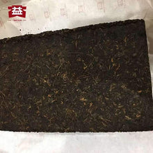 Laden Sie das Bild in den Galerie-Viewer, 2016 DaYi "Chen Xiang Hou Yun" (Aged Flavor Thick Rhythm) Brick 2000g Puerh Shou Cha Ripe Tea - King Tea Mall