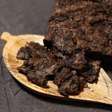 Laden Sie das Bild in den Galerie-Viewer, 2016 DaYi "Lao Cha Tou" (Old Tea Head) Brick 250g Puerh Shou Cha Ripe Tea - King Tea Mall