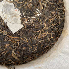 Laden Sie das Bild in den Galerie-Viewer, 2016 KingTeaMall Zhen Yu (Bada Old Tree Cake) 357g Puerh Raw Tea Sheng Cha - photo 6