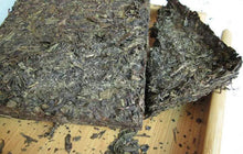 Load image into Gallery viewer, 2016 XiangYi FuCha "Chuan Cheng" (Carry the Torch) Brick 900g Dark Tea Hunan - King Tea Mall