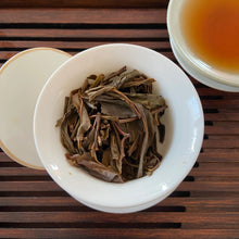 Load image into Gallery viewer, 2017 KingTeaMall Pin Sui - Bu Lang (Clock - Bulang) 250g Cake Puerh Sheng Cha Ra - photo 13