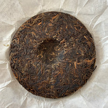 Load image into Gallery viewer, 2017 KingTeaMall Pin Sui - Bu Lang (Clock - Bulang) 250g Cake Puerh Sheng Cha Ra - photo 4