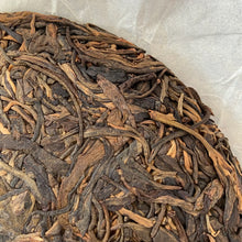 Load image into Gallery viewer, 2017 KingTeaMall Pin Sui - Bu Lang (Clock - Bulang) 250g Cake Puerh Sheng Cha Ra - photo 6