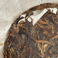 Load image into Gallery viewer, 2017 KingTeaMall Pin Sui - Bu Lang (Clock - Bulang) 250g Cake Puerh Sheng Cha Ra - photo 9