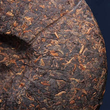 Load image into Gallery viewer, 2017 LaoTongZhi "Pu Er Gong Bing" (Tribute Cake) 400g Puerh Ripe Tea Shou Cha - King Tea Mall