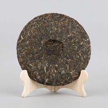 Load image into Gallery viewer, 2017 XiaGuan Kong Que Chuan Qi (Legend of Peacock - Banpen Old Tree) 357g Cake P - photo 4
