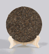 Cargar imagen en el visor de la galería, 2017 XiaGuan Lang Ya Tie Bing (Langya Iron Cake) 357g Puerh Sheng Cha Raw Tea - photo 3