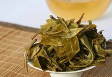 Laden Sie das Bild in den Galerie-Viewer, 2018 ChenShengHao "Nan Nuo Da Shu" (Nannuo Big Tree) Cake 357g Puerh Raw Tea Sheng Cha - King Tea Mall
