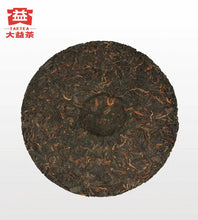 Load image into Gallery viewer, 2018 DaYi "Zao Chun Qiao Mu" (Early Spring Arbor) Cake 357g Puerh Shou Cha Ripe Tea - King Tea Mall