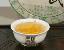 Load image into Gallery viewer, 2019 ChenShengHao "Yi Wu Da Shu" (Yiwu Big Tree) Cake 357g Puerh Raw Tea Sheng Cha - King Tea Mall