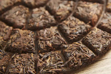 Load image into Gallery viewer, 2019 YunYuanGu "Pin Ge 1802" Cake 180g Puerh Ripe Tea Shou Cha - King Tea Mall