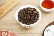 Load image into Gallery viewer, 2019 YunYuanGu "Pin Ge 1802" Cake 180g Puerh Ripe Tea Shou Cha - King Tea Mall
