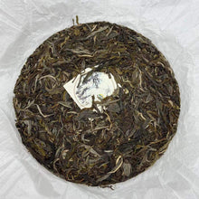 Carica l'immagine nel visualizzatore di Gallery, 2020 KingTeaMall Autumn Meng Ku Flavor Cake 357g Puerh Raw Tea Sheng Cha - photo 6