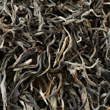 Charger l'image dans la galerie, 2020 KingTeaMall Spring Laotian Old Tree (Man Ka Gu Shu) Loose Leaf Puerh Raw Te - photo 2