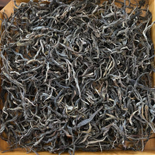 Charger l'image dans la galerie, 2020 KingTeaMall Spring Laotian Old Tree (Man Ka Gu Shu) Loose Leaf Puerh Raw Te