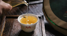 Load image into Gallery viewer, 2020 MengKu RongShi Bo Jun (Wish) Organic Cake 100g / 1000g Puerh Raw Tea Sheng  - photo 2