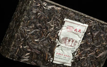 Charger l'image dans la galerie, 2020 MengKu RongShi Qiao Mu Wang (Arbor King) Brick 1000g Puerh Raw Tea Sheng Ch - photo 2