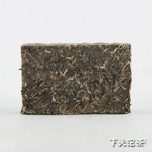 Load image into Gallery viewer, yunnan china tea chinese tea gongfucha pu-erh puer pu'erh   2020 Xiaguan "Da Bai Cai - BanZhang &amp; BingDao" (4 Star - Big Cabbage - BanZhang &amp; BingDao) Brick 250g Puerh Raw Tea Sheng Cha