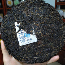 Carica l&#39;immagine nel visualizzatore di Gallery, 2004 ChangTai &quot;Cha Pin Tian Xia - Jing Mai&quot; (Jingmai Wild Tea) Cake 400g Puerh Raw Tea Sheng Cha