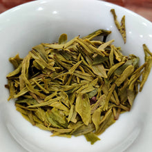 Cargar imagen en el visor de la galería, 2020 Early Spring &quot;Xi Hu Long Jing&quot;(West Lake Dragon Well) Premium Grade Green Tea ZheJiang