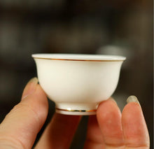 Laden Sie das Bild in den Galerie-Viewer, Milk White Glaze Porcelain &quot;GaiWan&quot; 160cc, 4 Kinds of matching Tea Cups