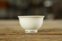 Laden Sie das Bild in den Galerie-Viewer, Milk White Glaze Porcelain &quot;GaiWan&quot; 160cc, 4 Kinds of matching Tea Cups