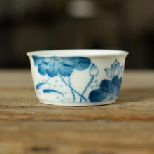 Laden Sie das Bild in den Galerie-Viewer, Blue and White Porcelain, Tea Cup, 2 Variations, 60cc, &quot;Lotus&quot; / &quot;Shrimp&quot;