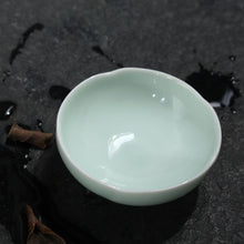 Laden Sie das Bild in den Galerie-Viewer, Celadon Porcelain, Lotus Tea Cup, 40cc