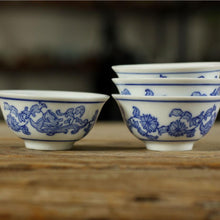 將圖片載入圖庫檢視器 Blue &amp; White Porcelain, Tea Cups, Traditional Painting, Tea Cup, 2 Variations.