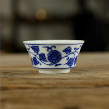 將圖片載入圖庫檢視器 Blue &amp; White Porcelain, Tea Cups, Traditional Painting, Tea Cup, 2 Variations.
