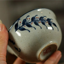 Cargar imagen en el visor de la galería, Rustic Blue and White Porcelain Gaiwan, 175cc