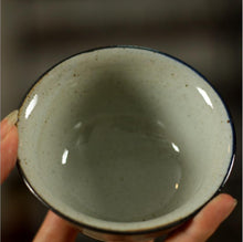 Cargar imagen en el visor de la galería, Rustic Blue and White Porcelain Gaiwan, 175cc