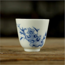 Cargar imagen en el visor de la galería, Blue &amp; White Porcelain, Tea Cup, 2 Variations, 70ml*4pcs, &quot;Pine&quot;/ &quot;Bamboo&quot;