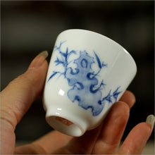 Cargar imagen en el visor de la galería, Blue &amp; White Porcelain, Tea Cup, 2 Variations, 70ml*4pcs, &quot;Pine&quot;/ &quot;Bamboo&quot;